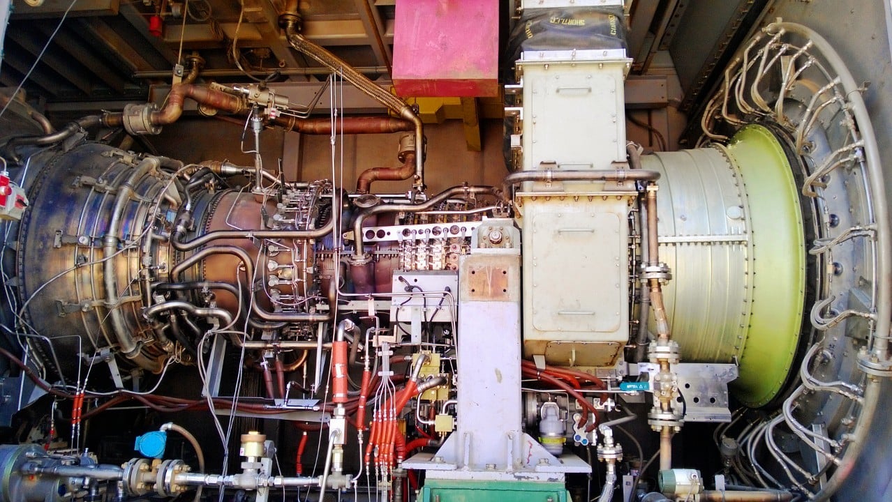 An LM6000 gas turbine operating for the Ministry of Electricity of Iraq. Photo from Wikimedia Commons.